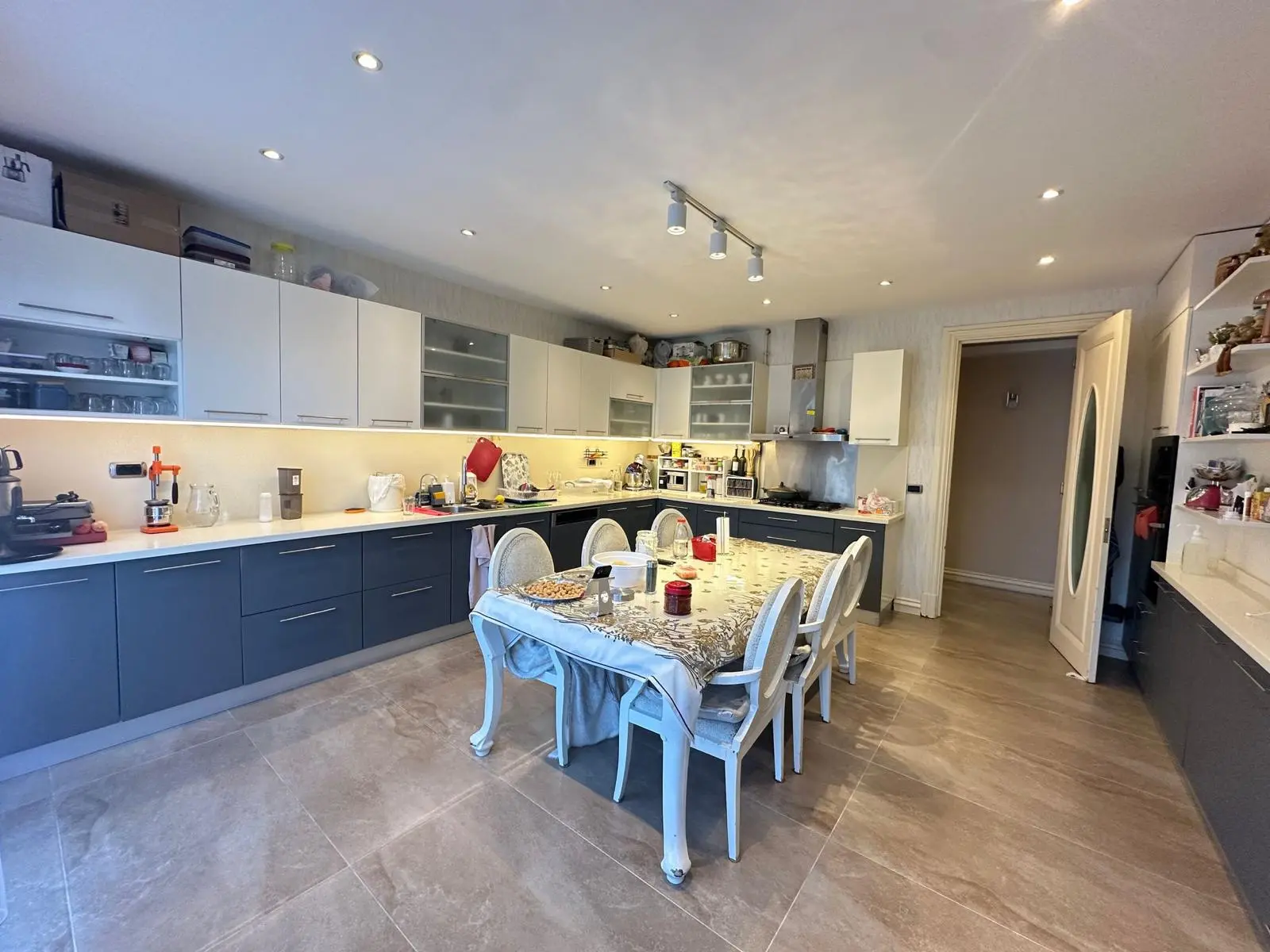 Modern kitchen